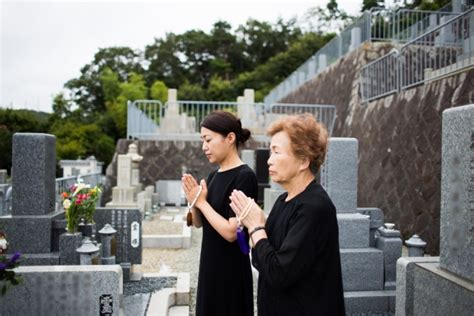 墓前|墓前法要・墓前供養とは？事前準備と法要の流れ・進。